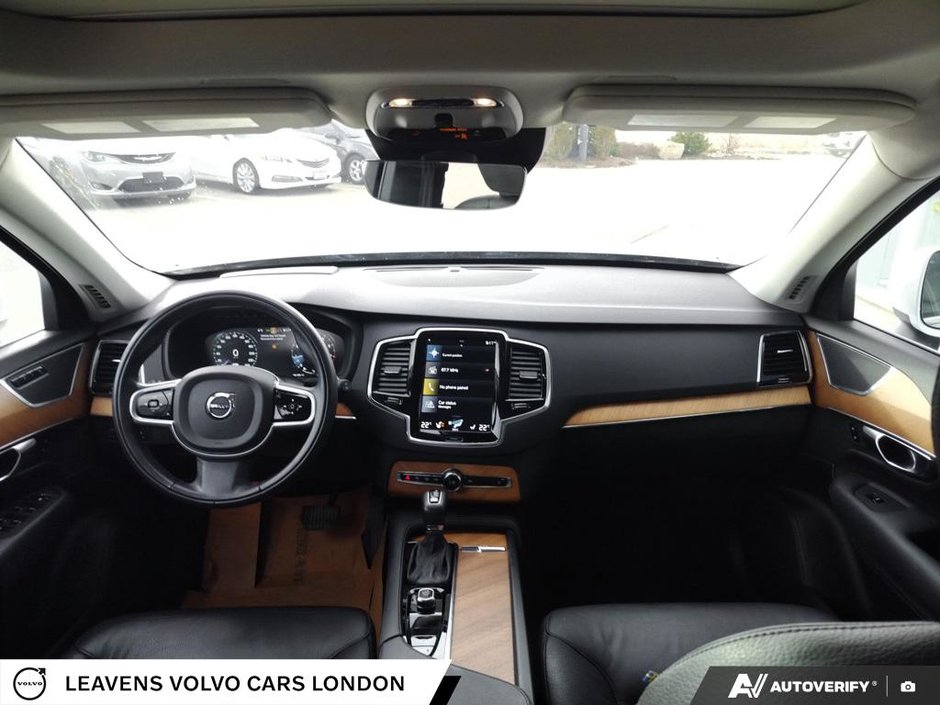 2022 Volvo XC90 MOMENTUM-27
