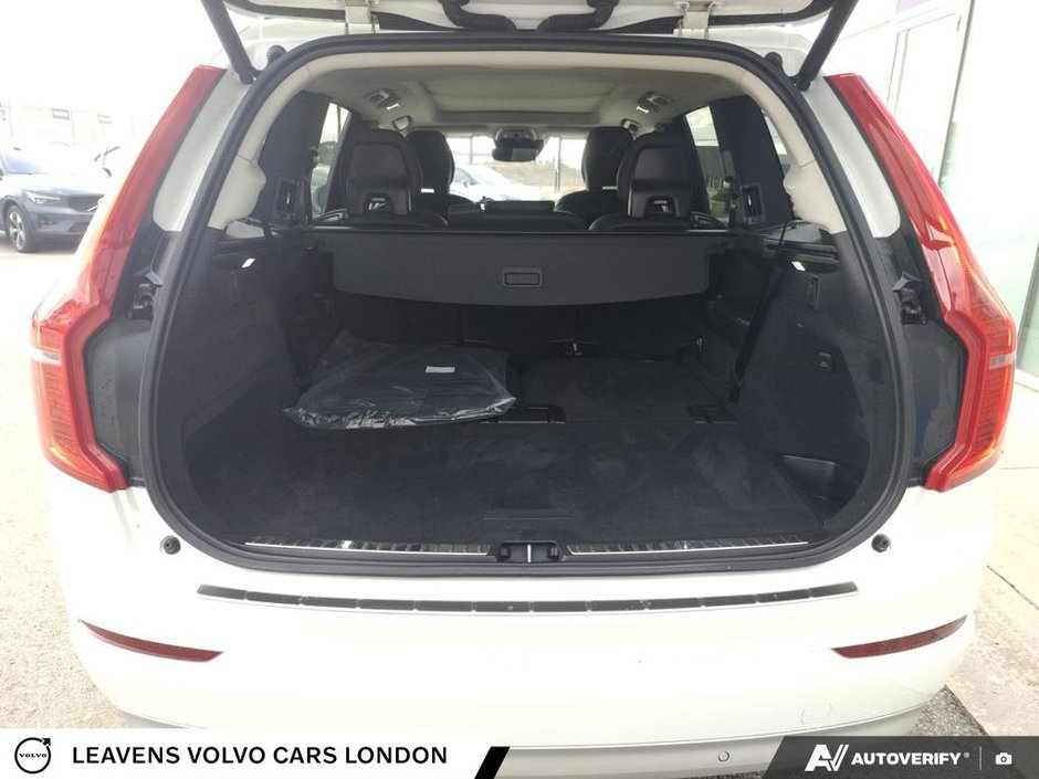 2022 Volvo XC90 MOMENTUM-11