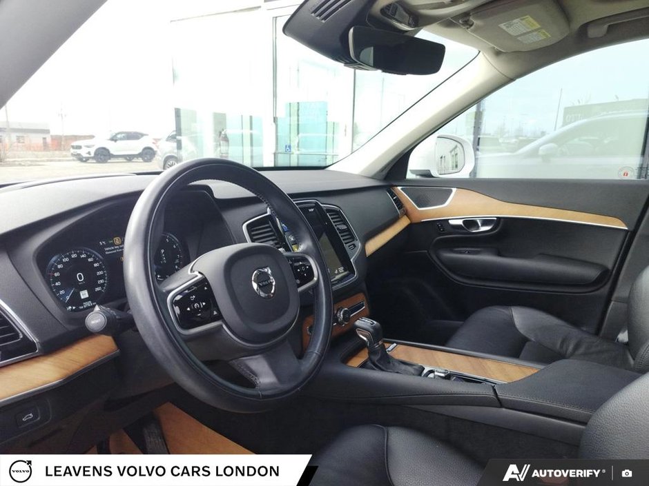 2022 Volvo XC90 MOMENTUM-12