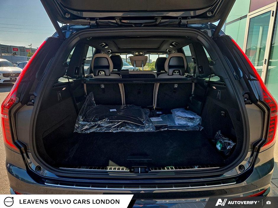 2026 Volvo XC90 PLUS DARK THEME-11