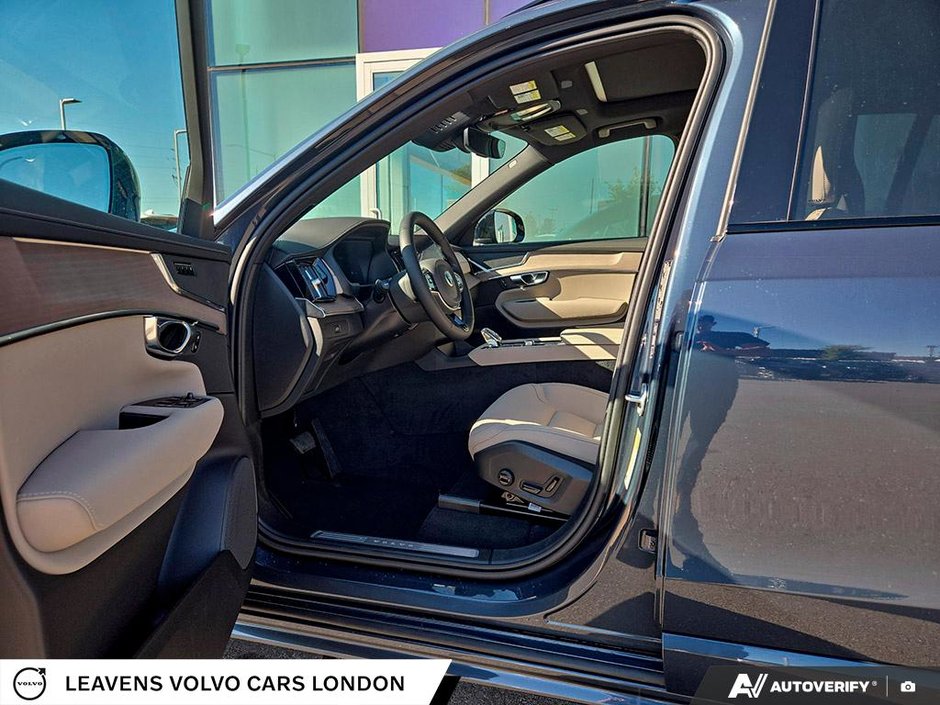 2026 Volvo XC90 PLUS DARK THEME-29