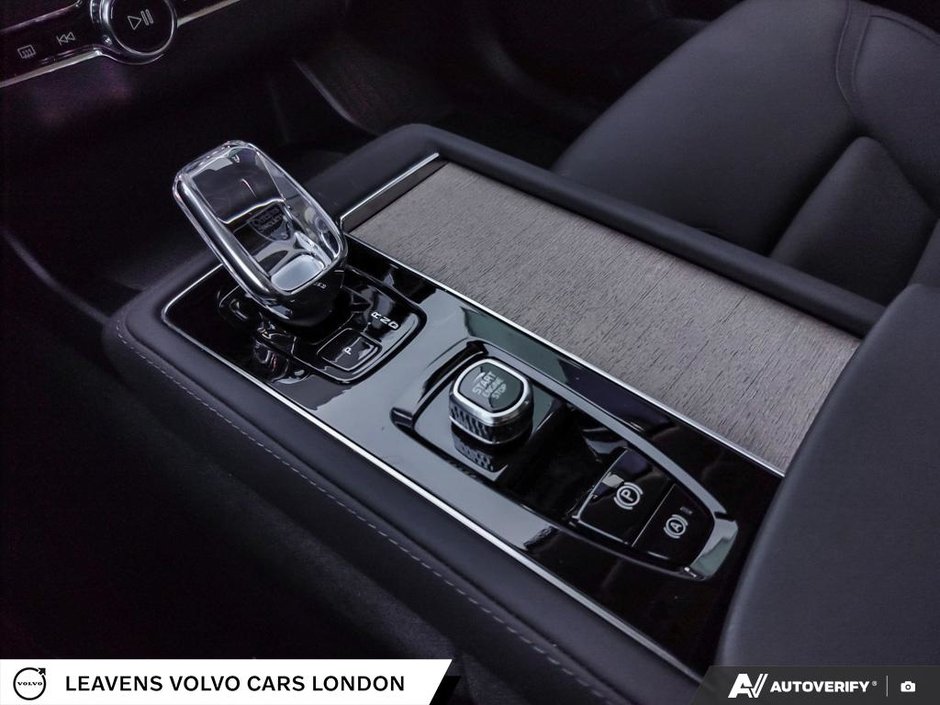 2026 Volvo XC90 PLUS DARK THEME-17