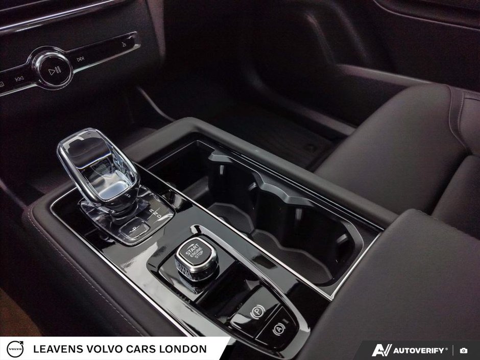 2026 Volvo XC90 PLUS DARK THEME-17