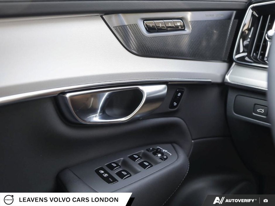 2027 Volvo XC90 ULTRA BLACK EDITION-16