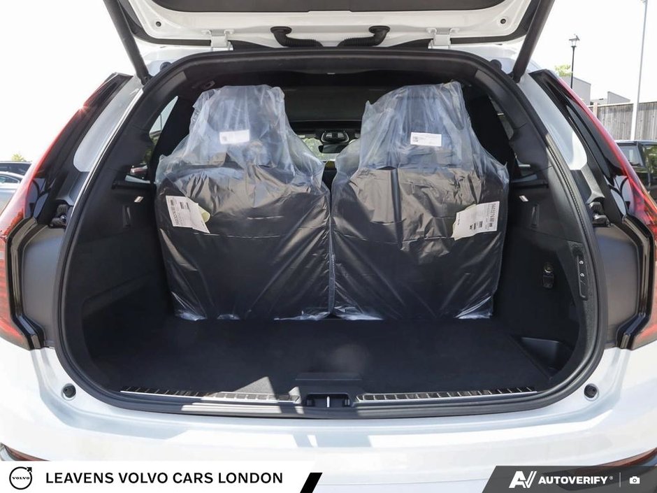 2027 Volvo XC90 ULTRA BLACK EDITION-10