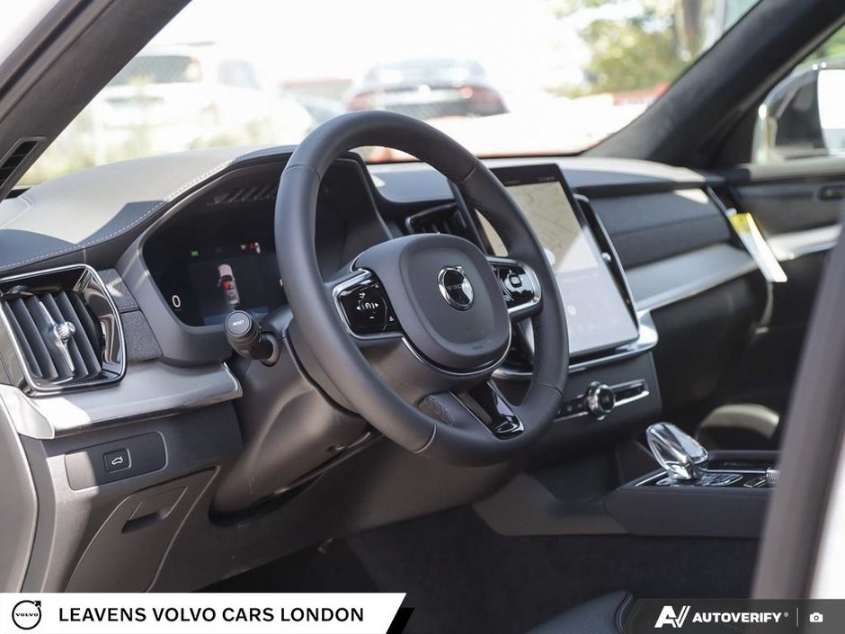 2027 Volvo XC90 ULTRA BLACK EDITION-12