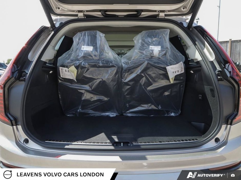 2027 Volvo XC90 ULTRA DARK THEME-10