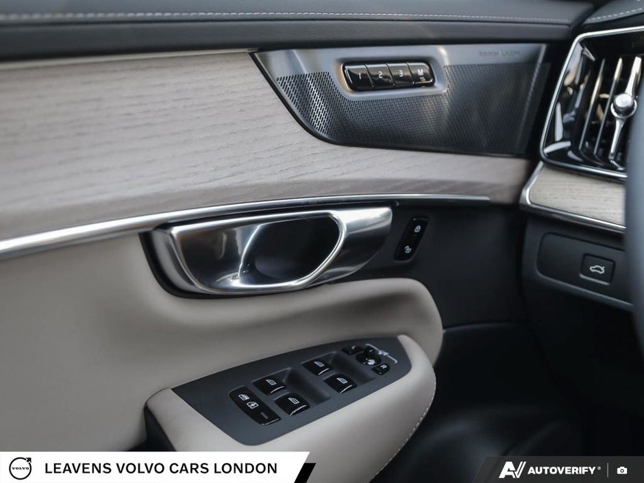 2027 Volvo XC90 PLUS DARK THEME-16