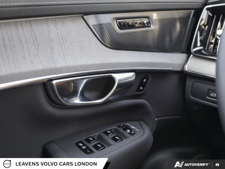 2027 Volvo XC90 ULTRA DARK THEME-16
