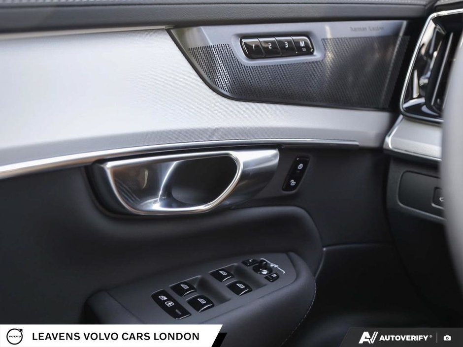 2027 Volvo XC90 ULTRA BLACK EDITION-16