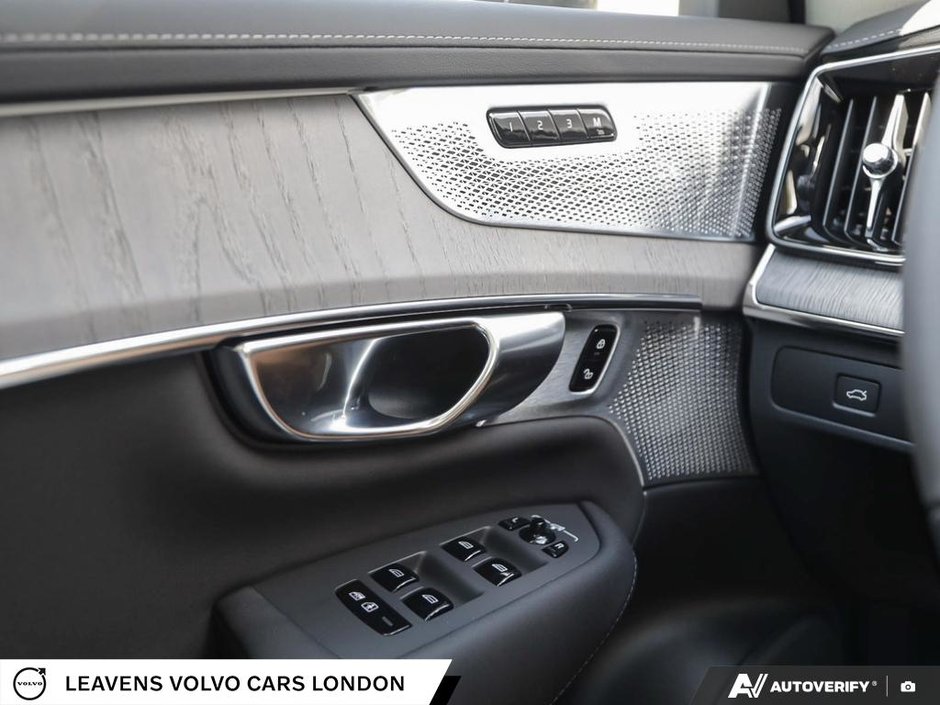 2027 Volvo XC90 ULTRA DARK THEME-16