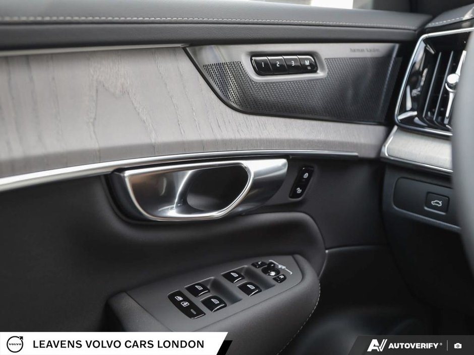 2027 Volvo XC90 ULTRA BRIGHT THEME-16