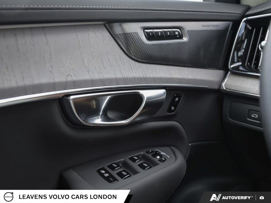 2027 Volvo XC90 ULTRA DARK THEME-16