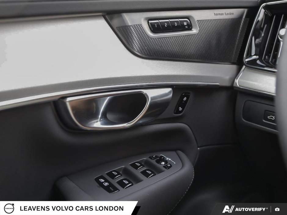 2027 Volvo XC90 Ultra Black Edition 7-Seater-16