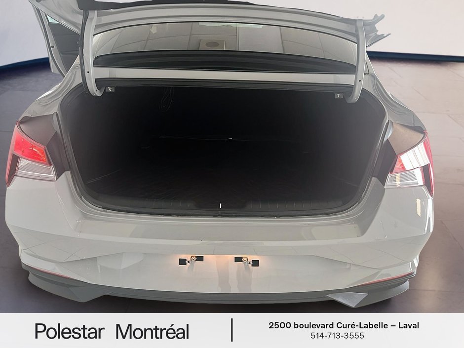 Hyundai Elantra Preferred 2022-16