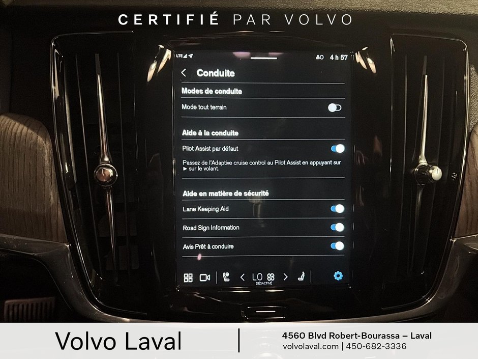 2022 Volvo V90 Cross Country BASE-16