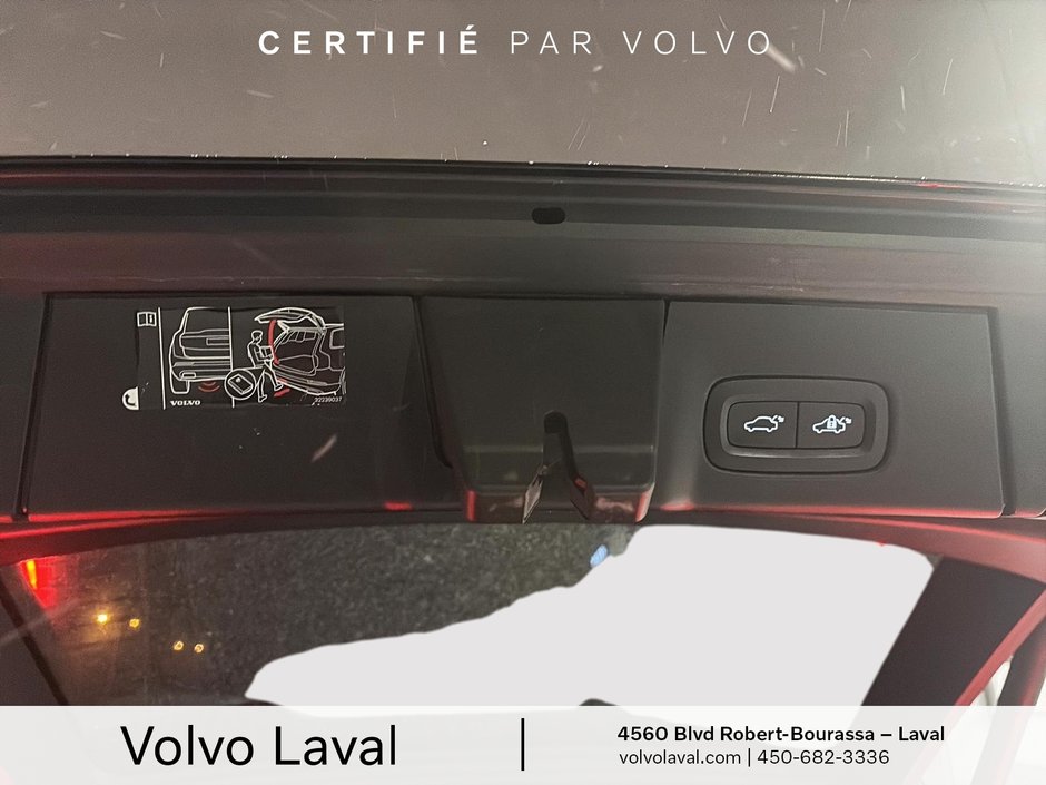 2022 Volvo V90 Cross Country BASE-23