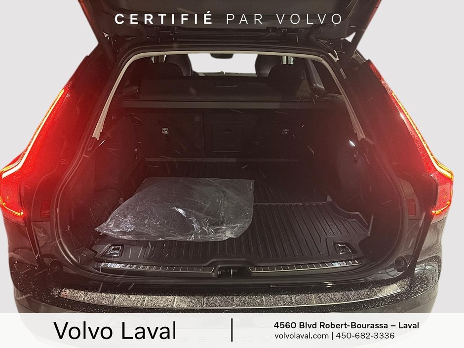 2022 Volvo V90 Cross Country BASE-22