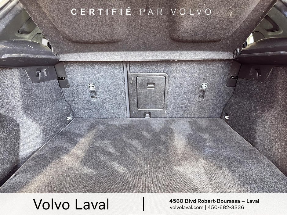 Volvo XC40 Momentum 2021-15