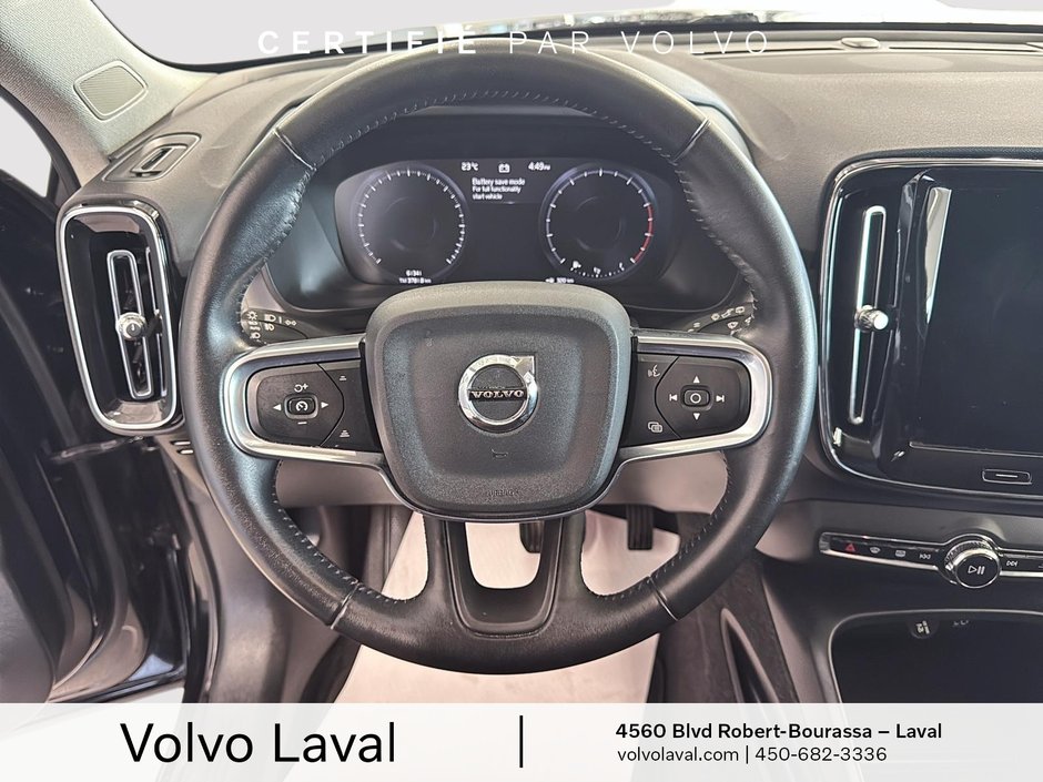 Volvo XC40 Momentum 2021-8