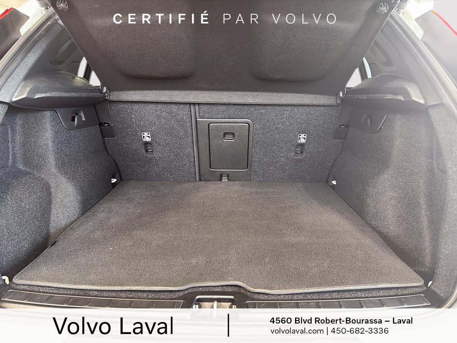 Volvo XC40 Momentum 2021-19
