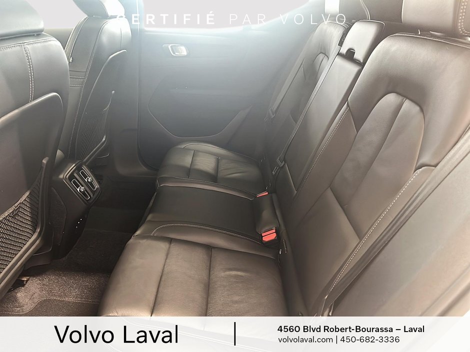 2022 Volvo XC40 Momentum-10