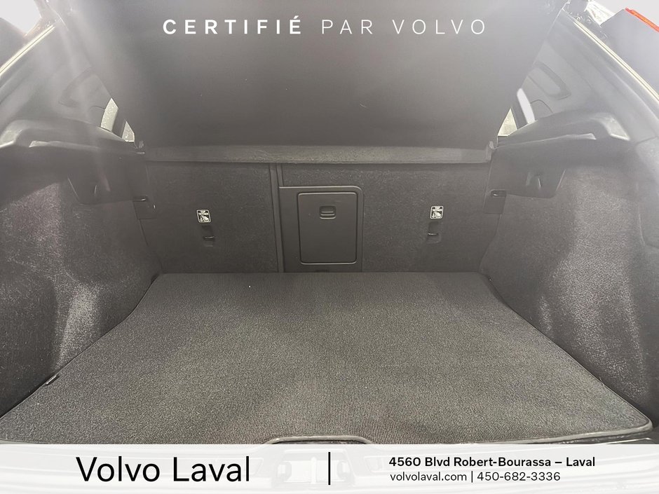 Volvo XC40 R-Design 2022-18