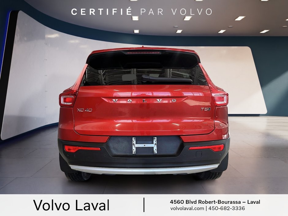 Volvo XC40 Momentum 2022-5