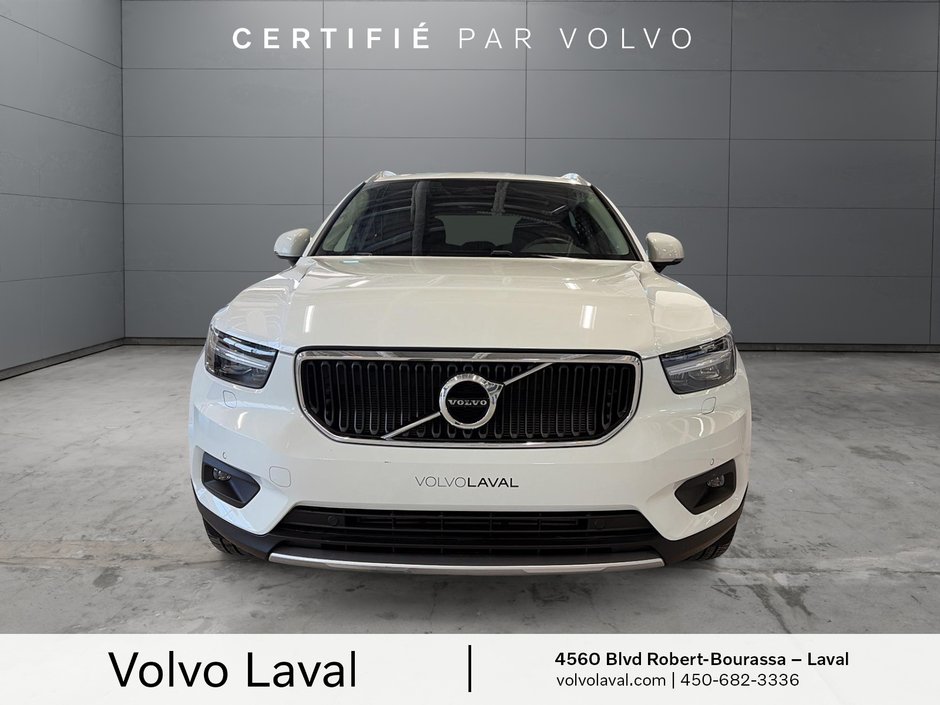 2022 Volvo XC40 Momentum-1