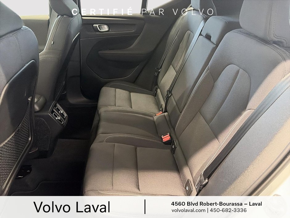 2022 Volvo XC40 Momentum-13