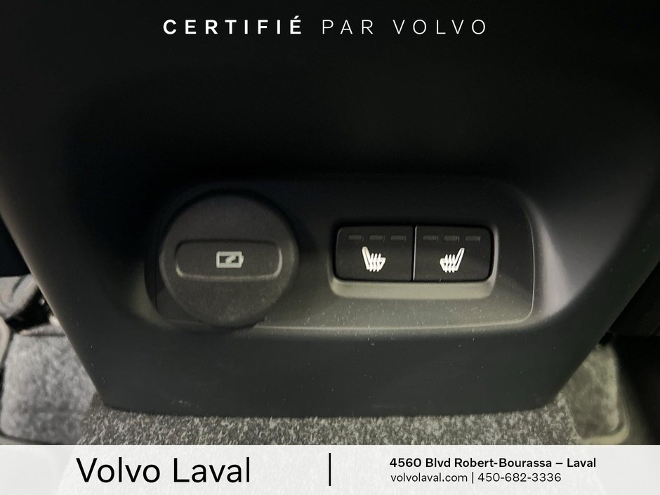 Volvo XC40 Plus Bright Theme 2023-20