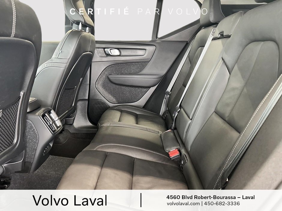 Volvo XC40 Plus Bright Theme 2023-18