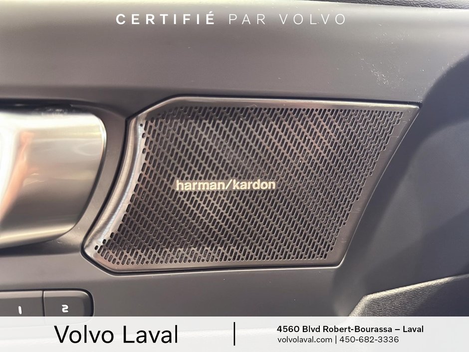 Volvo XC40 Ultimate Dark Theme 2024-10