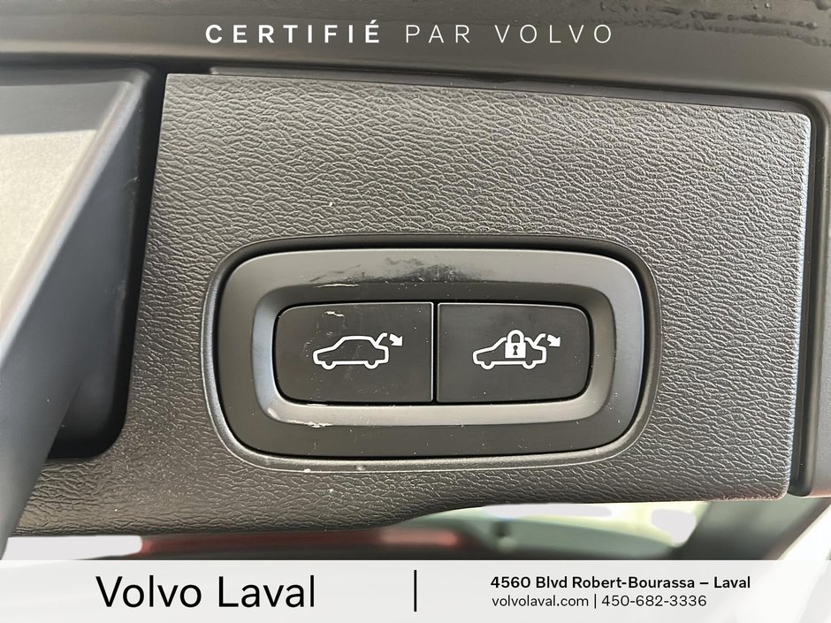 Volvo XC60 Recharge Ultimate Dark Theme 2023-22