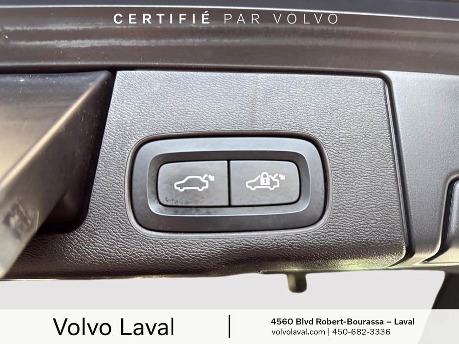 Volvo XC60 Recharge Ultimate Bright Theme 2023-19