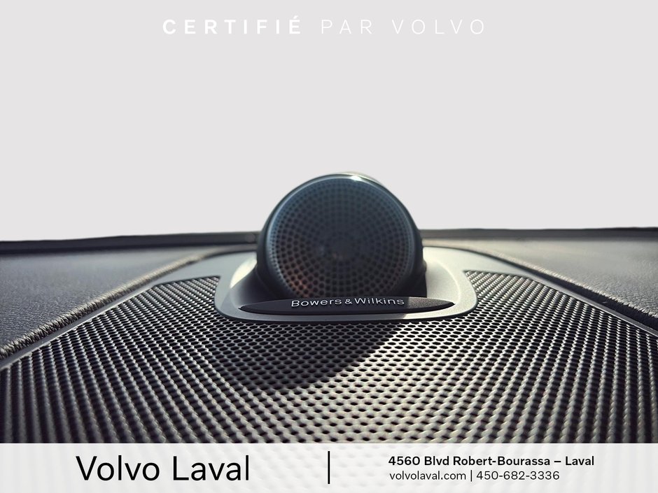 Volvo XC60 Recharge Ultimate Bright Theme 2023-17