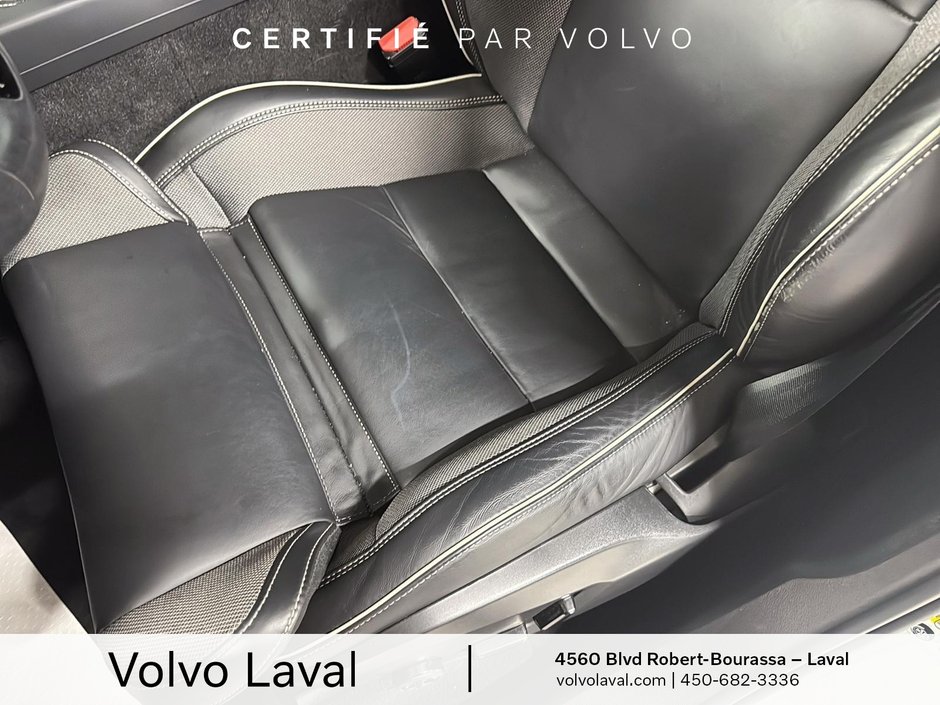 Volvo XC60 R-Design 2021-6
