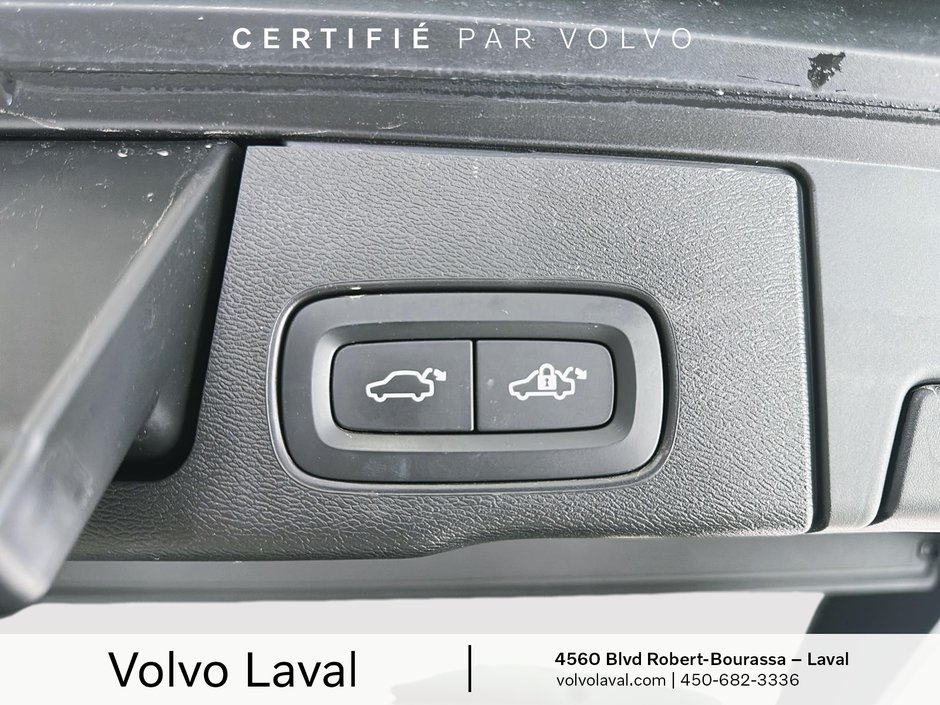 Volvo XC60 Momentum 2022-19