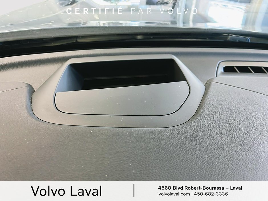 Volvo XC60 R-Design 2022-16