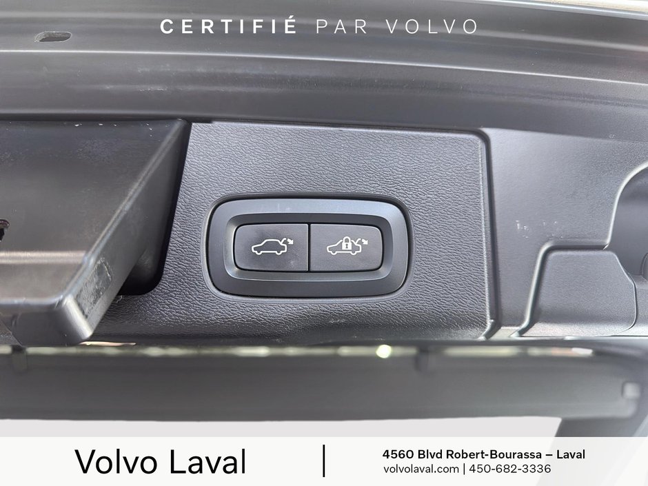 Volvo XC60 Plus Dark Theme 2023-16
