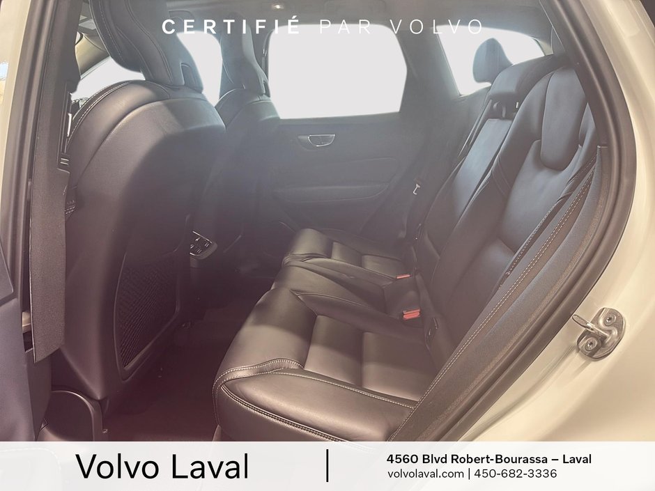 Volvo XC60 Ultimate Dark Theme 2023-10
