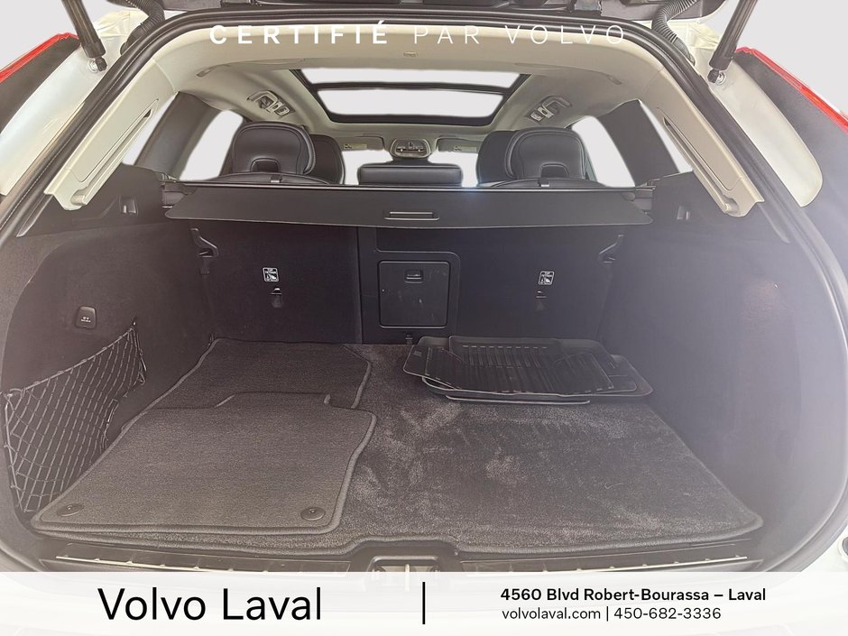 Volvo XC60 Ultimate Dark Theme 2023-18