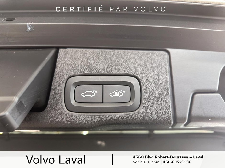 Volvo XC60 Ultimate Dark Theme 2023-19