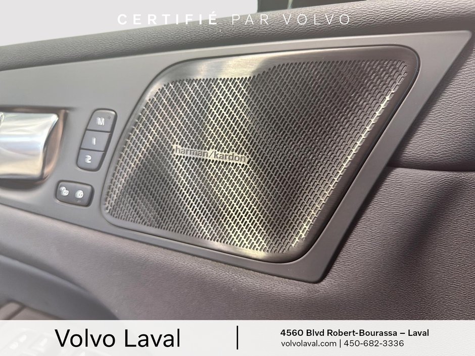 Volvo XC60 Ultimate Dark Theme 2023-9
