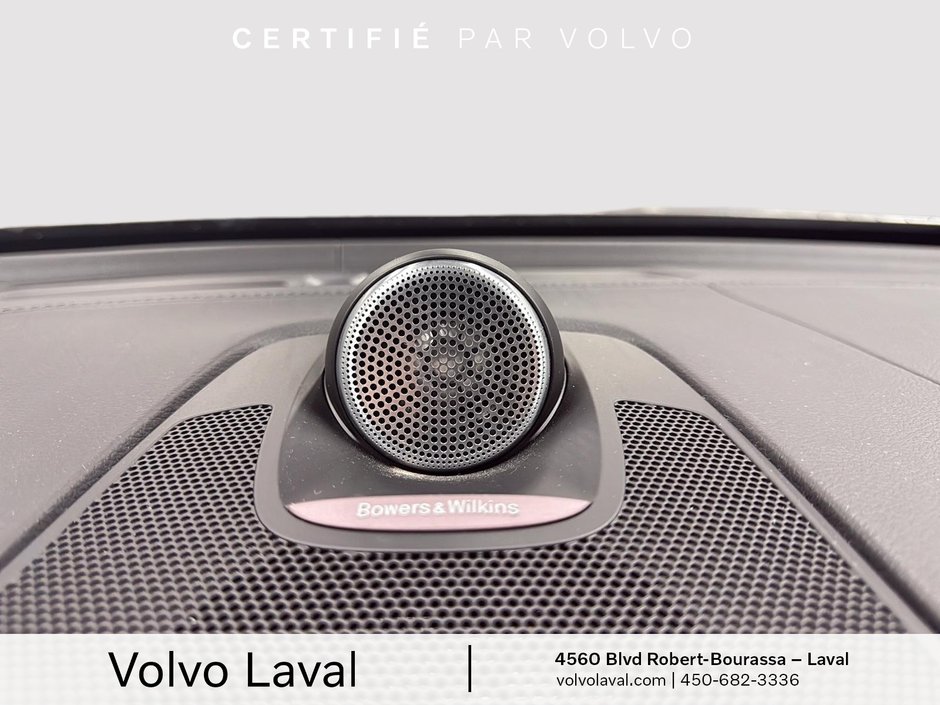 Volvo XC60 Ultimate Bright Theme 2023-18