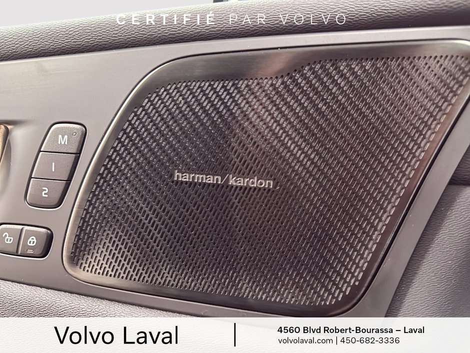 2023 Volvo XC60 Ultimate Dark Theme-11