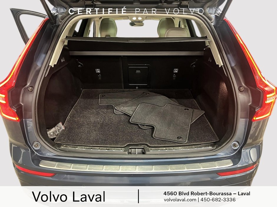 Volvo XC60 Plus Bright Theme 2023-18