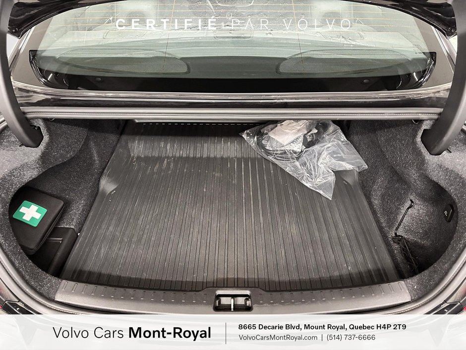 Volvo S60 Plug-In Hybrid Ultra Black Edition T8 2025-4