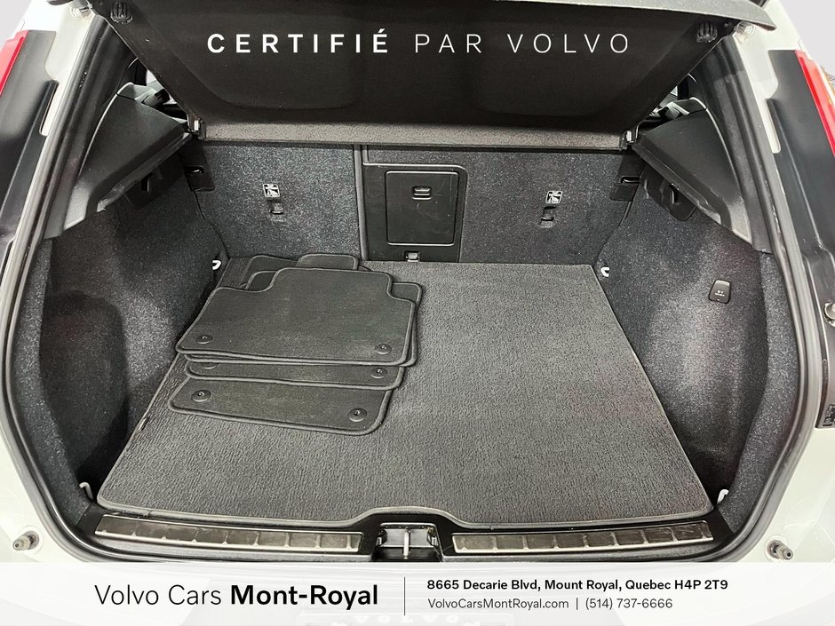 Volvo XC40 Plus Bright Theme 2023-4