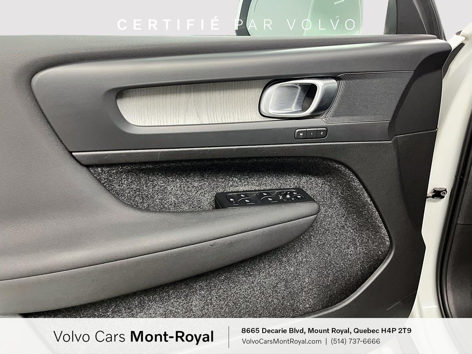 Volvo XC40 Plus Bright Theme 2023-8